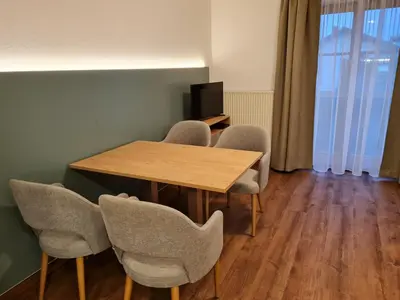 Ein Sitzbereich in der Unterkunft Hotel garni Sterff