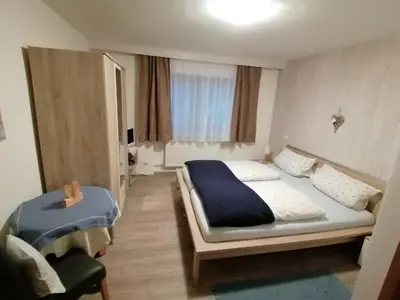 Ein Bett oder Betten in einem Zimmer der Unterkunft Gästehaus Pöppl