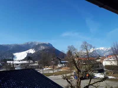 Ein allgemeiner Bergblick oder ein Berglick von der Pension aus
