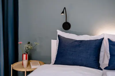 Ein Bett oder Betten in einem Zimmer der Unterkunft THE FLAG München M.