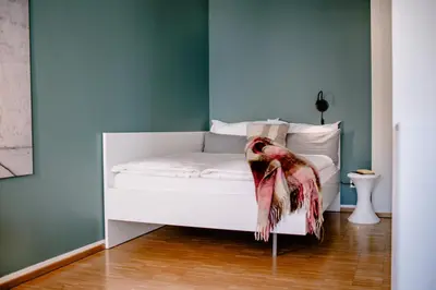 Ein Bett oder Betten in einem Zimmer der Unterkunft THE FLAG München M.