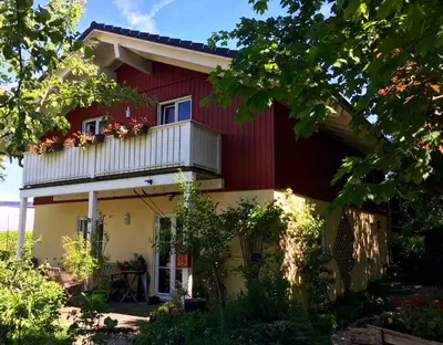 Das Gebäude in dem sich die Ferienwohnung befindet