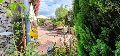 Ein Garten an der Unterkunft Terrassen-Camping am Richterbichl