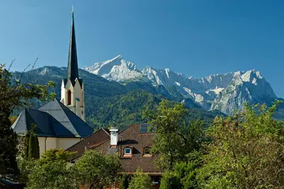 Ein allgemeiner Bergblick oder ein Berglick von des Hotels aus