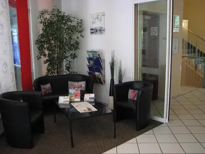 Ein Sitzbereich in der Unterkunft 1, 2, sleep Boardinghouse Unterschleißheim Zentrum