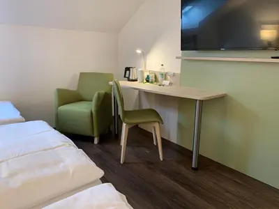 Ein Bett oder Betten in einem Zimmer der Unterkunft Marias Inn Hotel & Apartments Garching bei München