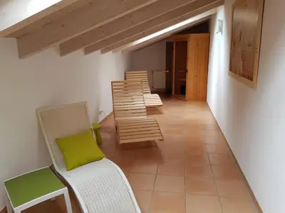 Ein Sitzbereich in der Unterkunft Hotel Königer