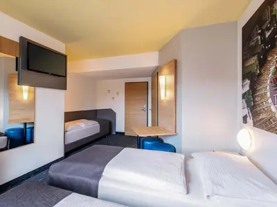 Ein Bett oder Betten in einem Zimmer der Unterkunft B&B Hotel Augsburg-Süd