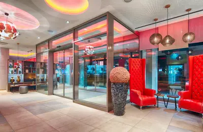 Ein Sitzbereich in der Unterkunft Leonardo Hotel Munich City South
