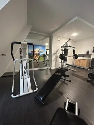 Das Fitnesscenter und/oder die Fitnesseinrichtungen in der Unterkunft Hotel Goldener Hirsch
