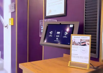 Ein Zertifikat, Auszeichnung, Logo oder anderes Dokument, das in der Unterkunft Das Schreder Hotel - Munich Free Parking ausgestellt ist