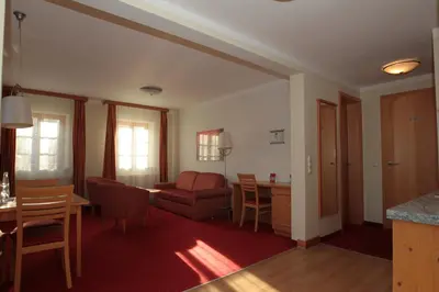 Ein Sitzbereich in der Unterkunft Landgasthof Drei Rosen