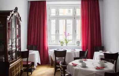 Ein Restaurant oder anderes Speiselokal in der Unterkunft das HOTEL in München