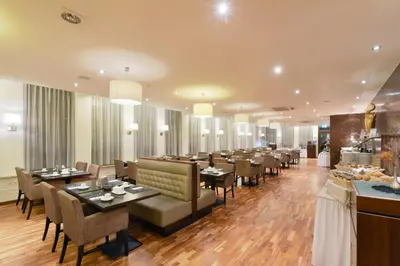 Ein Restaurant oder anderes Speiselokal in der Unterkunft ACHAT Hotel München Süd