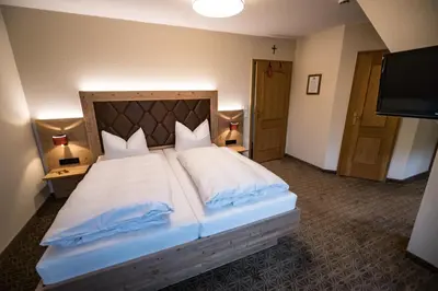 Ein Bett oder Betten in einem Zimmer der Unterkunft Hohenester Gasthaus & Hotel