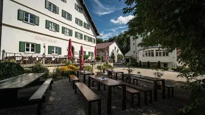 Das Gebäude in dem sich das Gasthaus befindet
