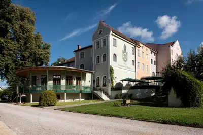 Das Gebäude in dem sich das Hotel befindet