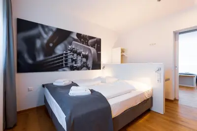 Ein Bett oder Betten in einem Zimmer der Unterkunft mk hotel münchen max-weber-platz
