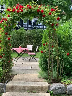 Ein Garten an der Unterkunft Hotel Garni Gästehaus Brand