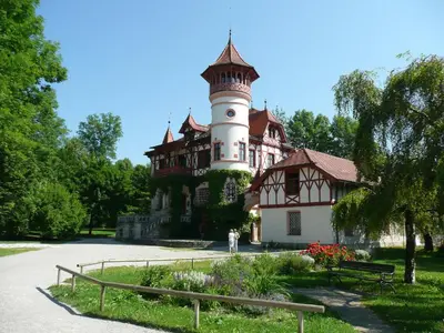Ein Garten an der Unterkunft Romantik Hotel Chalet am Kiental