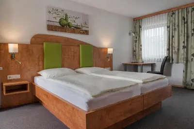 Ein Bett oder Betten in einem Zimmer der Unterkunft Hotel garni Hopfengold