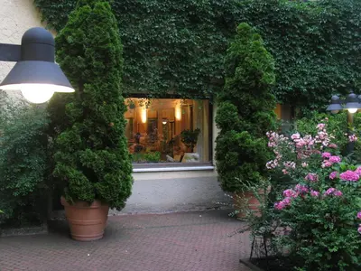 Ein Garten an der Unterkunft Hotel Carlton Munich