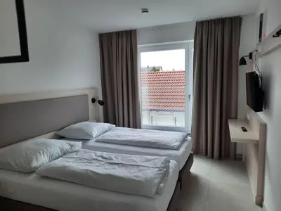Ein Bett oder Betten in einem Zimmer der Unterkunft Hotel-Garni Obermeier
