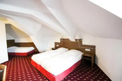 Ein Bett oder Betten in einem Zimmer der Unterkunft Hotel-Garni Obermeier
