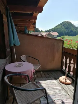 Ein allgemeiner Bergblick oder ein Berglick von der Pension aus