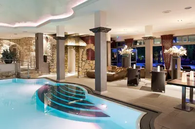 Der Swimmingpool an oder in der Nähe von Parkhotel Heidehof Apartements