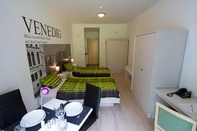 Ein Bett oder Betten in einem Zimmer der Unterkunft Boardinghouse-Ebenhausen