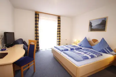Ein Bett oder Betten in einem Zimmer der Unterkunft Hotel-Cafe Hanfstingl