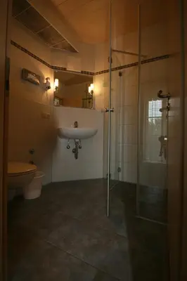 Ein Badezimmer in der Unterkunft Hotel-Cafe Hanfstingl