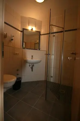 Ein Badezimmer in der Unterkunft Hotel-Cafe Hanfstingl