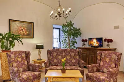 Ein Sitzbereich in der Unterkunft Hotel Sauerlacher Post