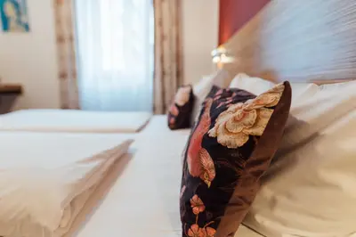 Ein Bett oder Betten in einem Zimmer der Unterkunft Hotel Andra München