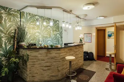 Lobby/Rezeption in der Unterkunft Hotel Andra München