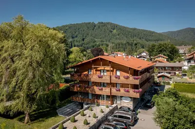 Ein allgemeiner Bergblick oder ein Berglick von des Hotels aus