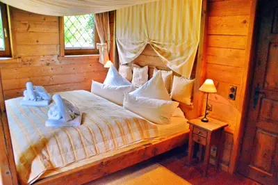 Ein Bett oder Betten in einem Zimmer der Unterkunft Chiemsee Landhaus