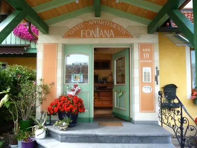 Eine Fassade oder ein Eingang zu Ferienwohnungen Fontana