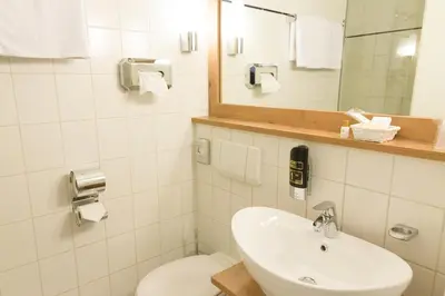 Ein Badezimmer in der Unterkunft Stadthotel Berggeist