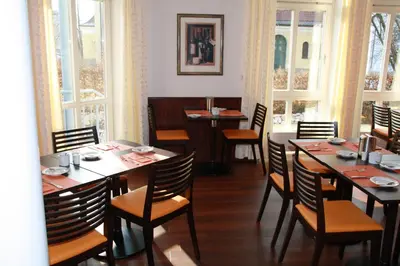 Ein Restaurant oder anderes Speiselokal in der Unterkunft Stadthotel Berggeist