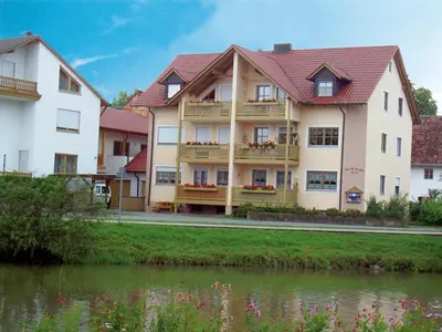 Das Gebäude in dem sich die Ferienwohnung befindet