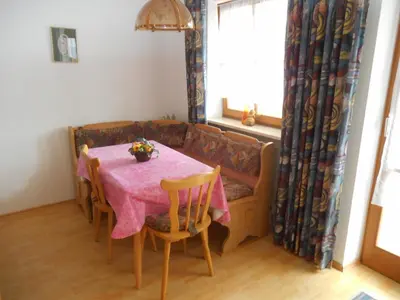 Ein Sitzbereich in der Unterkunft Haus An der Abens