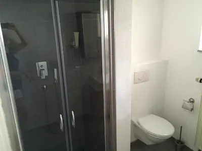 Ein Badezimmer in der Unterkunft L&L Lodge Günding