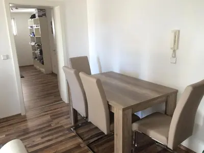 Ein Sitzbereich in der Unterkunft L&L Lodge Günding