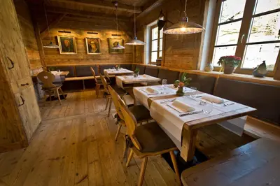 Ein Restaurant oder anderes Speiselokal in der Unterkunft Pension Krüner Stub´n