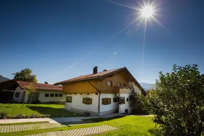Das Gebäude in dem sich die Ferienwohnung befindet