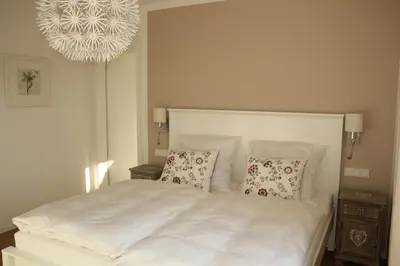 Ein Bett oder Betten in einem Zimmer der Unterkunft Ferienwohnung Ammersee by paul apartments