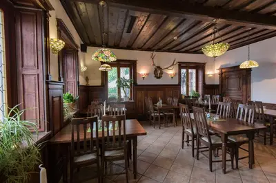 Ein Restaurant oder anderes Speiselokal in der Unterkunft Hotel Karwendelblick